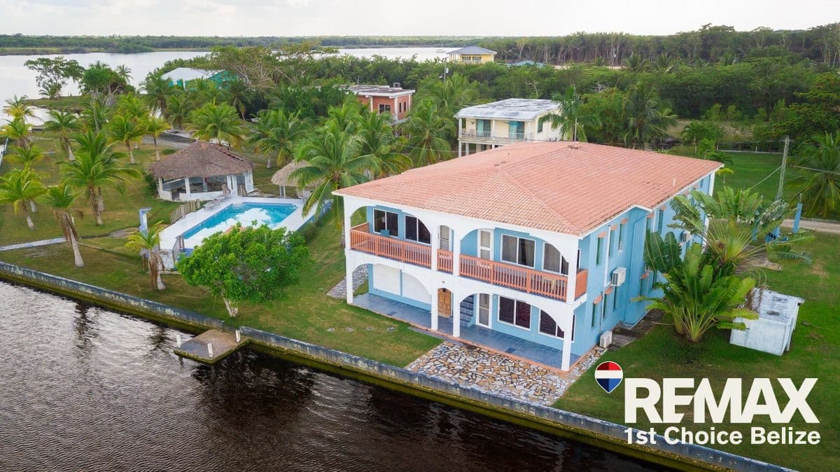 3 Bdr. Waterfront Condo in Gated Community