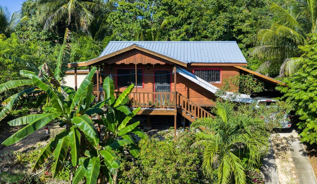 A TURNKEY HILLSIDE COTTAGE NESTLED JUST OUTSIDE OF SANTA ELENA!
