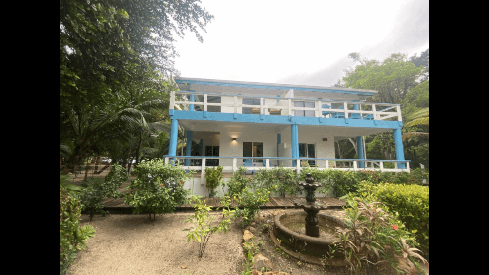Beautiful 2 bedroom beachfront Condo in Beachside Villas Placencia, Stann Creek