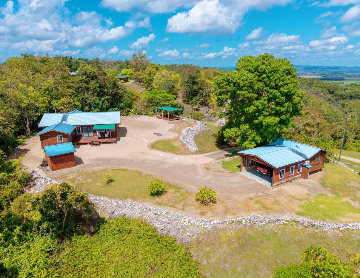 #4242 – Move-In Ready Hilltop Two Bedroom Home with Guest Cottage on 1.4 Acres – Floral Park, Cayo District, Belize