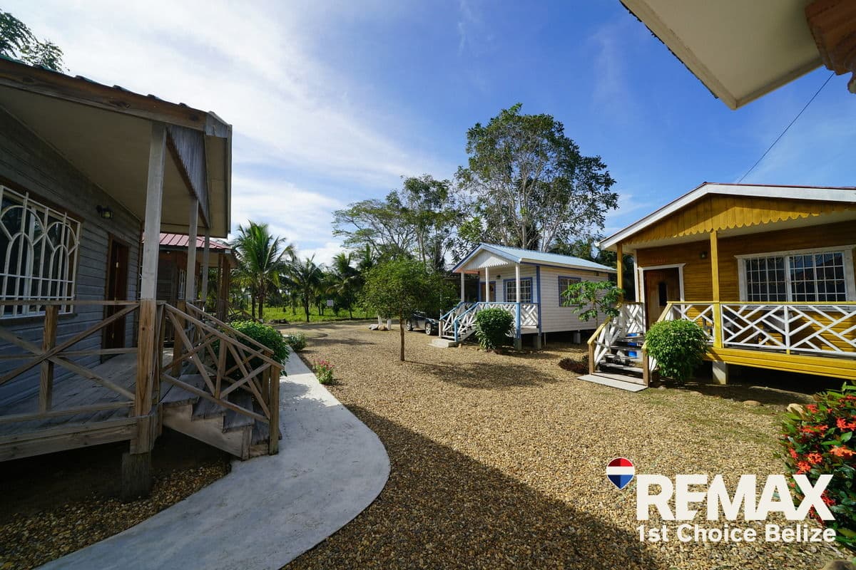 Charming Small Resort-Turnkey Rental-Potential*Owner Financing*