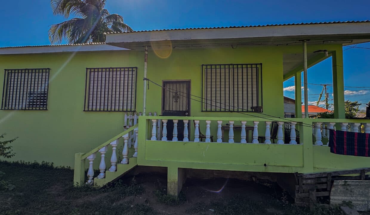 Concrete 3 Bedroom 1 Bath Home on 60 ft. Γ 110 ft. Lot β Port Loyola, Belize City