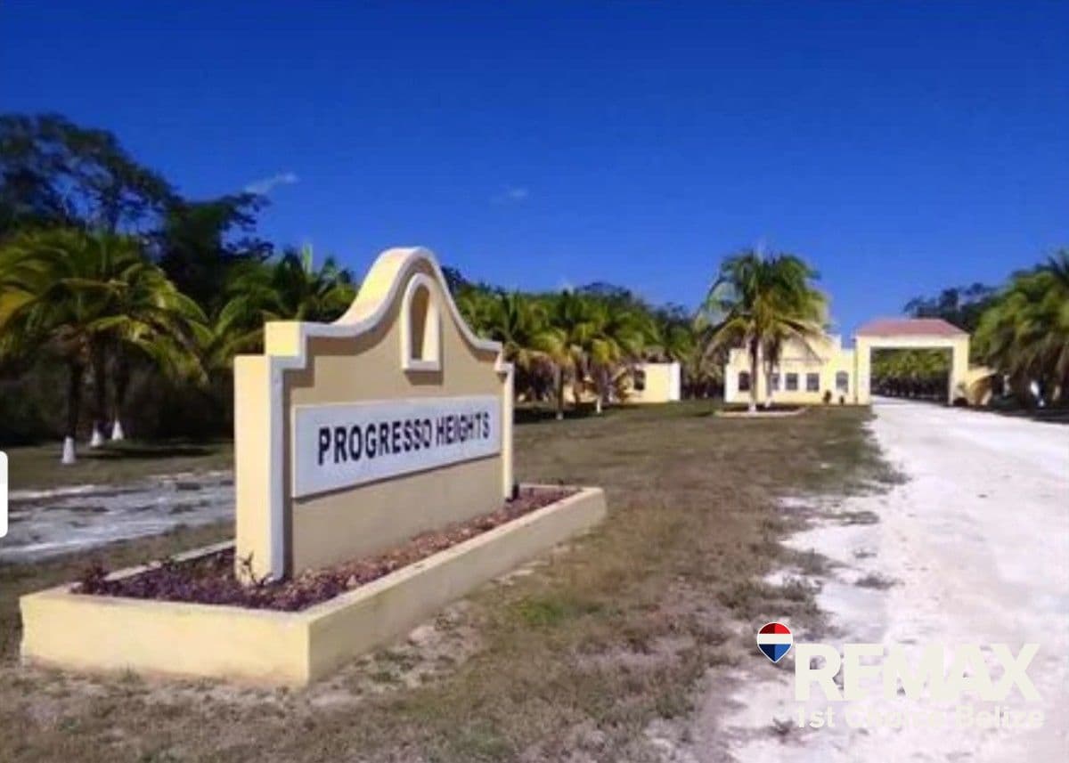 DEAL ALERT ! Lagoon/beach front lot, gated community Progresso Heights in Corozal, Belize