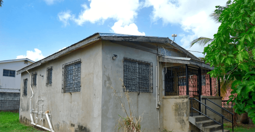FIXER UPPER – 3 BED 2 BATH HOME ON DUNN STREET, KING’S PARK, BELIZE CITY, BELIZE