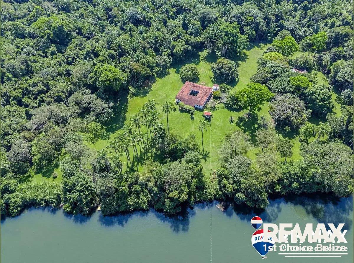 HL-AM-1002 - Unique Home on 14 Acres with 700 ft Sittee River Frontage!