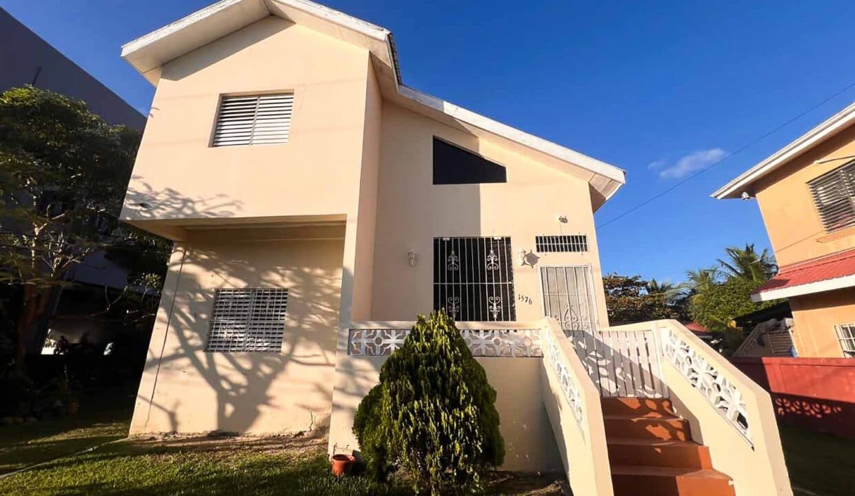 Prime Split-Level Home For Sale In Buttonwood Bay, Belize City