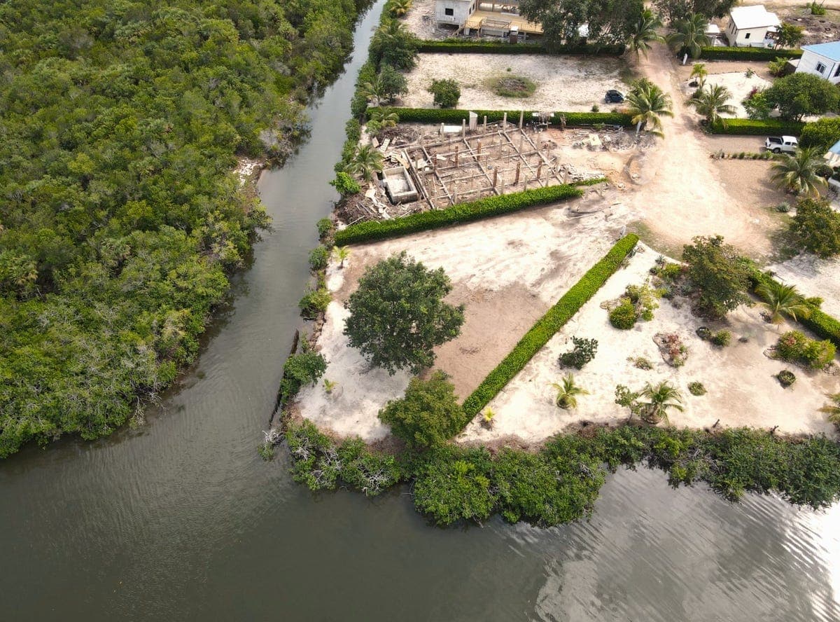 3110 Claudio Serrano, Dangriga, Stann Creek District